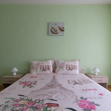 Cozy Little In Kichuk Paris * بلوفديف