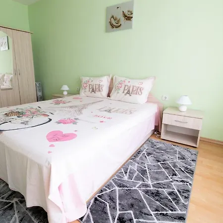 Cozy Little In Kichuk Paris * بلوفديف